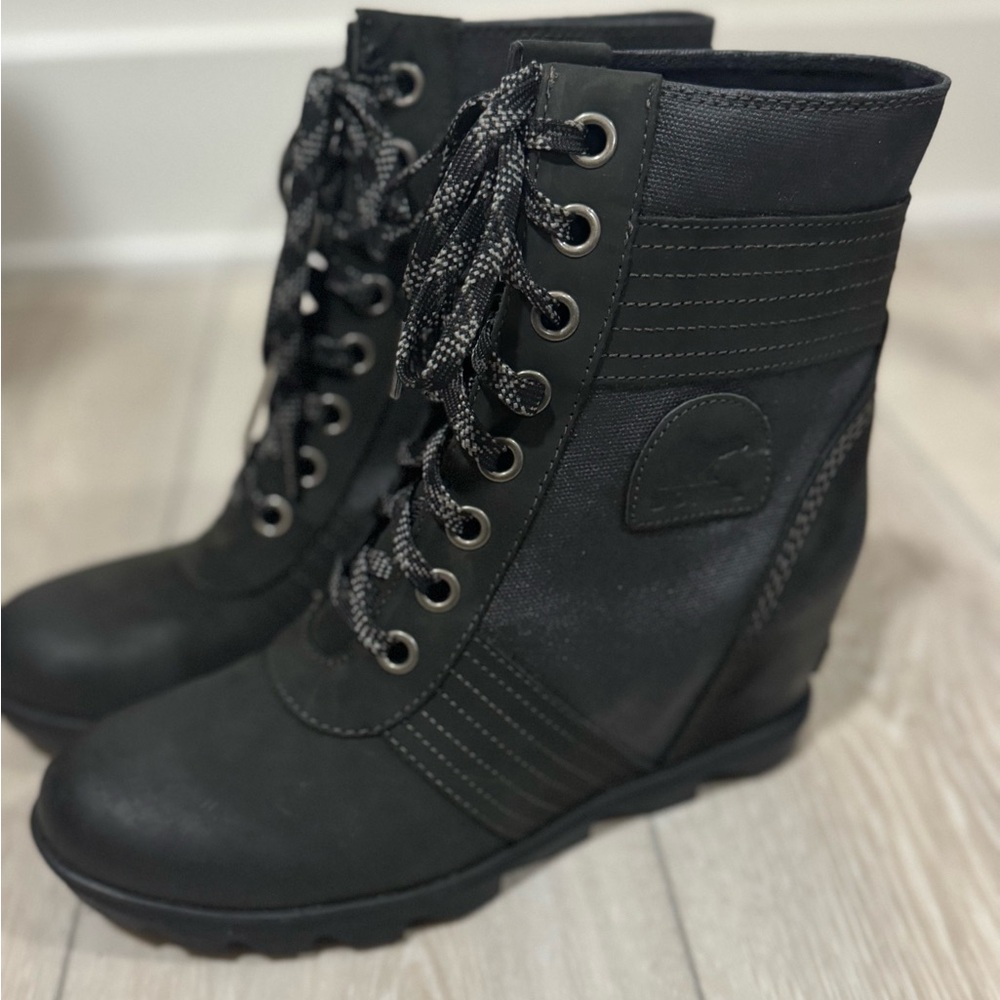 Sorel Black Lace-Up Women's Boots